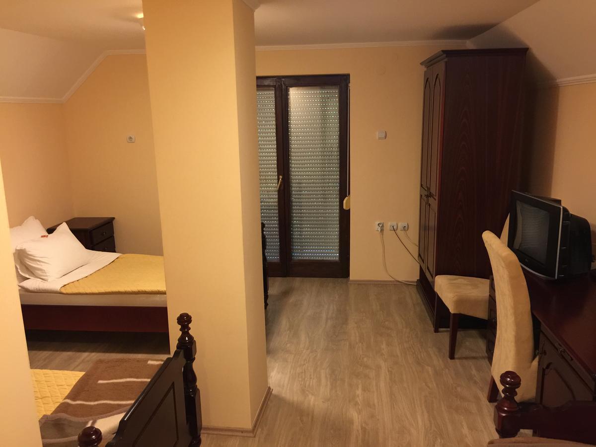 Bed & Breakfast Karavan Raska Exterior photo